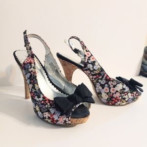 Women's Floral Design Shoe Size 8M